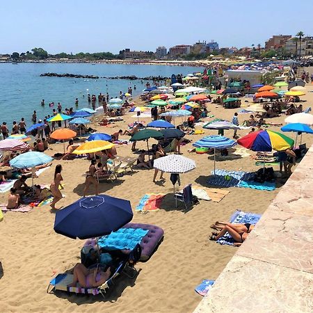 Vacanzenaxos - Casa Frontemare Apartment จีอาร์ดีนี นักซอส ภายนอก รูปภาพ