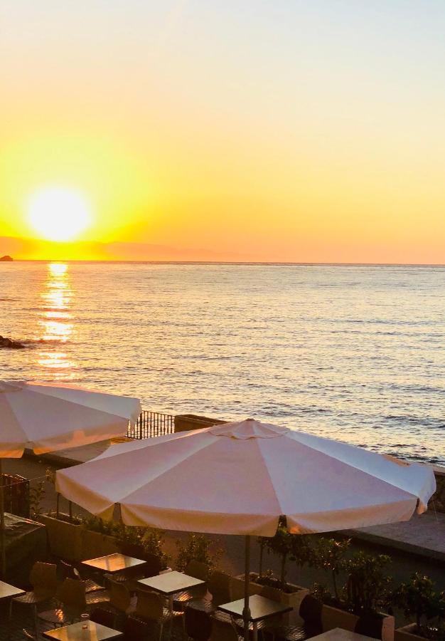 Vacanzenaxos - Casa Frontemare Apartment จีอาร์ดีนี นักซอส ภายนอก รูปภาพ